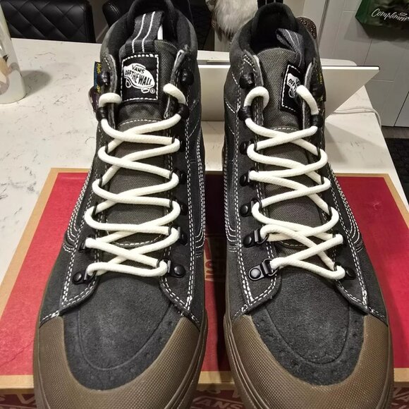 VANS MTE Sk8-Hi Waterproof Insulated Shoe Men's Size 11 VINTAGE BLACK GUM NEW - Picture 1 of 10